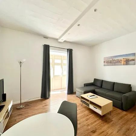 And Modern Flat * La Valette