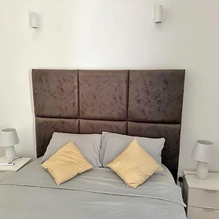 And Modern Flat